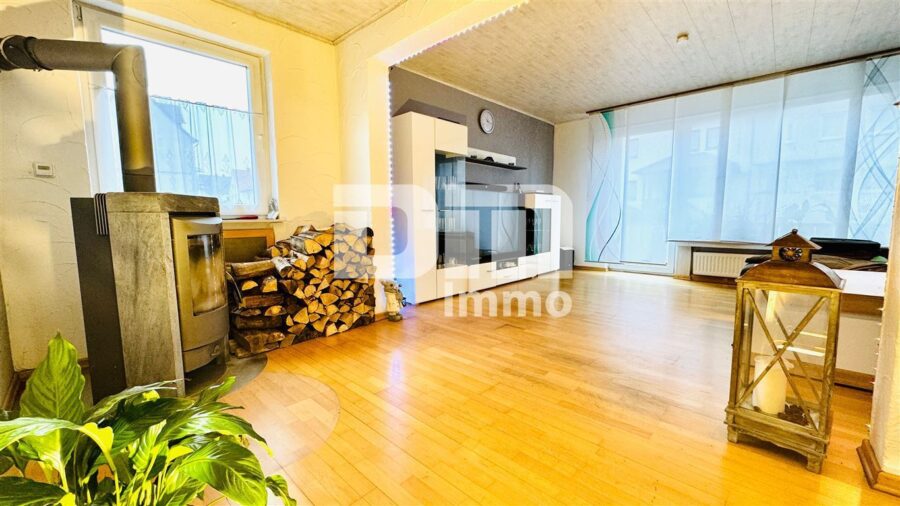 (R)erserviert!!!Einfamilienhaus mit 2 Balkonen, Garten / Freisitz + Garage in gesuchter Wohnlage - EG Wohn / Essbereich offen